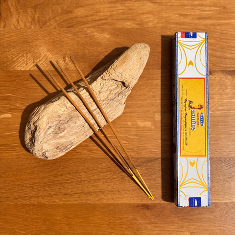 Satya Natural Lavender Incense Sticks 15g box on a wooden background, offering an uplifting and sweet floral aroma.